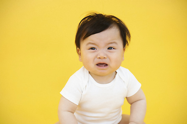 포토 JPG 스튜디오촬영 남자 생명 실내 한명 사람 앉기 상반신 앞모습 귀여움 한국인 육아 슬픔 성장 아기 보호 눈물 노란배경 서러움 남자아기한명만 국내포토 1 감정 뷰포인트 백그라운드 컨셉 모션 동양인 내부 노란색 남자한명만 남자아기만 파일형식