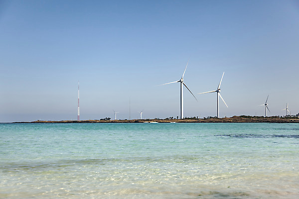 포토 JPG 주간 바다 여행 자연 하늘 풍경 해변 사람없음 야외 제주도 가을풍경 가을 풍력에너지 가을여행 국내여행 국내포토 자연요소 계절 한국 그린에너지 생태계 파일형식 가을_계절