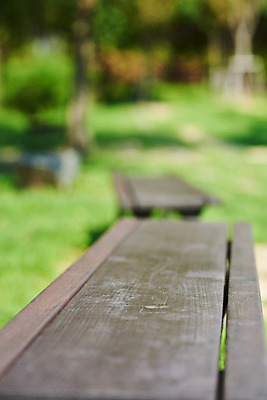 포토 JPG 주간 공원 여유 벤치 휴식 근접촬영 사람없음 야외 아웃포커스 힐링 조용 휴식처 국내포토 자연요소 공공시설 감정 뷰포인트 컨셉 의자 촬영기법 파일형식