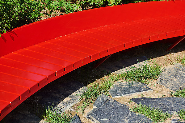 포토 JPG 주간 공원 여유 벤치 휴식 잔디 사람없음 야외 힐링 조용 휴식처 국내포토 자연요소 식물 공공시설 감정 컨셉 의자 파일형식