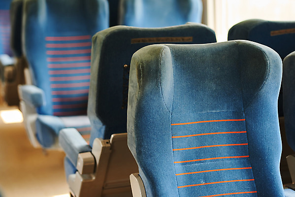 포토 JPG 여유 여행 의자 휴식 실내 사람없음 기차 힐링 조용 휴식처 국내포토 감정 육상교통 가구 컨셉 대중교통 내부 파일형식