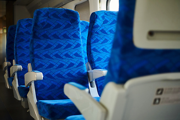 포토 JPG 여유 여행 의자 휴식 실내 사람없음 기차 힐링 조용 휴식처 국내포토 감정 육상교통 가구 컨셉 대중교통 내부 파일형식