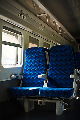 포토 JPG 여유 여행 의자 창문 휴식 실내 사람없음 햇빛 기차 힐링 조용 휴식처 국내포토 감정 육상교통 가구 컨셉 대중교통 내부 태양 파일형식