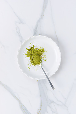 포토 JPG 스튜디오촬영 동양문화 접시 티타임 실내 누끼 사람없음 초록색 하이앵글 숟가락 차 녹차 오브젝트 흰배경 유기농 대리석 녹차가루 플랫레이 디톡스 국내포토 식기 웰빙 문화 음료 뷰포인트 컬러 백그라운드 재료 휴식 수저 건강 내부 차_음료 흰색 플랫 가루 파일형식