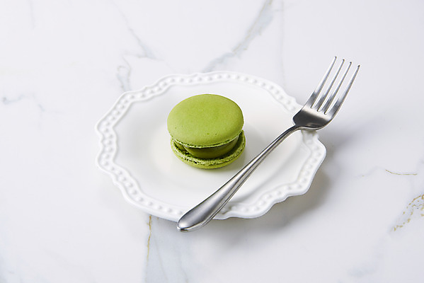 포토 JPG 스튜디오촬영 동양문화 접시 포크 티타임 실내 누끼 사람없음 초록색 하이앵글 차 녹차 오브젝트 흰배경 유기농 대리석 마카롱 말차 플랫레이 디톡스 국내포토 식기 웰빙 문화 음료 뷰포인트 컬러 백그라운드 재료 휴식 디저트 건강 내부 차_음료 흰색 플랫 파일형식