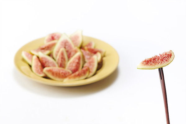 포토 JPG 스튜디오촬영 접시 포크 과일 자연 단면 실내 건강 누끼 사람없음 아웃포커스 농작물 여러개 신선 오브젝트 흰배경 유기농 예방 무화과 변비예방 국내포토 식기 웰빙 다수 백그라운드 농업 촬영기법 내부 흰색 생태계 변비 파일형식