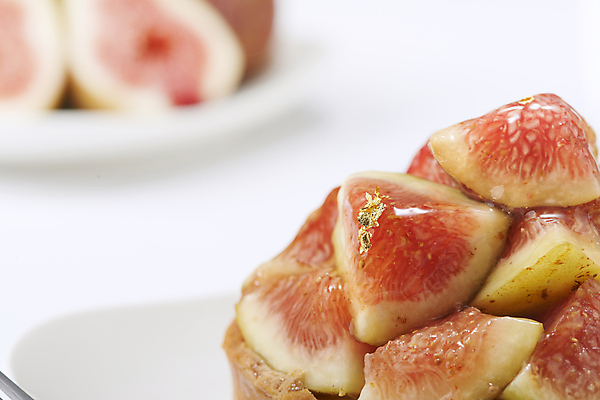 포토 JPG 스튜디오촬영 접시 과일 자연 디저트 실내 건강 누끼 근접촬영 사람없음 아웃포커스 농작물 신선 오브젝트 흰배경 유기농 예방 무화과 타르트 변비예방 국내포토 식기 웰빙 음식 빵 뷰포인트 백그라운드 농업 촬영기법 내부 흰색 생태계 파이_빵 변비 파일형식