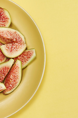 포토 JPG 스튜디오촬영 접시 과일 자연 단면 실내 건강 누끼 사람없음 농작물 하이앵글 여러개 신선 오브젝트 유기농 예방 무화과 노란배경 플랫레이 변비예방 국내포토 식기 웰빙 뷰포인트 다수 백그라운드 농업 내부 노란색 플랫 생태계 변비 파일형식