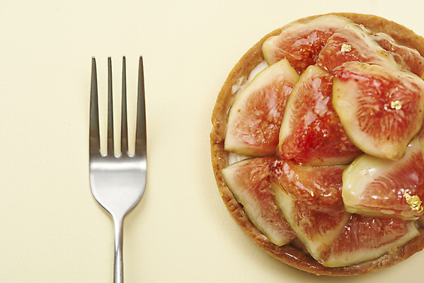 포토 JPG 스튜디오촬영 포크 과일 자연 디저트 실내 건강 누끼 사람없음 농작물 하이앵글 신선 오브젝트 유기농 예방 무화과 노란배경 타르트 플랫레이 변비예방 국내포토 식기 웰빙 음식 빵 뷰포인트 백그라운드 농업 내부 노란색 플랫 생태계 파이_빵 변비 파일형식