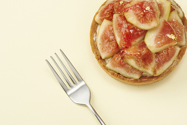 포토 JPG 스튜디오촬영 포크 과일 자연 디저트 실내 건강 누끼 사람없음 농작물 하이앵글 신선 오브젝트 유기농 예방 무화과 노란배경 타르트 플랫레이 변비예방 국내포토 식기 웰빙 음식 빵 뷰포인트 백그라운드 농업 내부 노란색 플랫 생태계 파이_빵 변비 파일형식