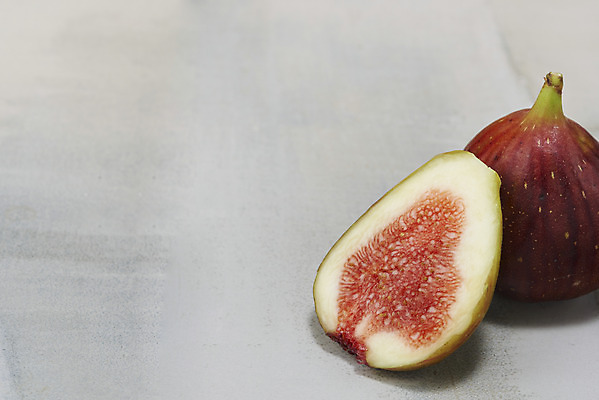 포토 JPG 스튜디오촬영 과일 자연 회색배경 단면 실내 건강 누끼 사람없음 농작물 두개 신선 오브젝트 유기농 예방 무화과 변비예방 국내포토 웰빙 백그라운드 2 농업 내부 회색 생태계 변비 파일형식