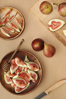 포토 JPG 스튜디오촬영 과일 자연 단면 실내 건강 누끼 사람없음 농작물 하이앵글 여러개 신선 칼 오브젝트 유기농 예방 무화과 나무그릇 나무도마 플랫레이 갈색배경 변비예방 국내포토 그릇 웰빙 뷰포인트 다수 백그라운드 농업 도마 내부 목재 갈색 플랫 생태계 변비 파일형식