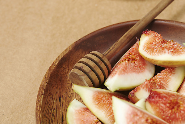 포토 JPG 스튜디오촬영 과일 자연 단면 실내 건강 누끼 사람없음 농작물 여러개 신선 오브젝트 유기농 예방 무화과 나무그릇 갈색배경 변비예방 국내포토 그릇 웰빙 다수 백그라운드 농업 내부 목재 갈색 생태계 변비 파일형식