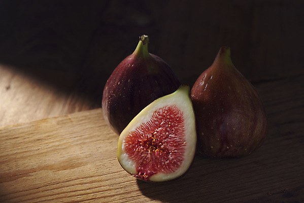 포토 JPG 스튜디오촬영 과일 자연 단면 실내 건강 누끼 사람없음 농작물 어둠 신선 세개 오브젝트 유기농 예방 무화과 나무도마 변비예방 나무배경 국내포토 웰빙 백그라운드 농업 도마 3 내부 목재 생태계 변비 파일형식