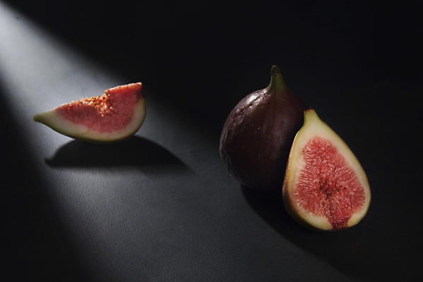 포토 JPG 스튜디오촬영 과일 자연 검은배경 단면 실내 건강 누끼 사람없음 빛 농작물 신선 세개 오브젝트 유기농 예방 무화과 변비예방 국내포토 웰빙 백그라운드 농업 3 내부 검은색 생태계 변비 파일형식