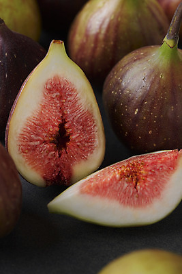 포토 JPG 스튜디오촬영 과일 자연 검은배경 단면 실내 건강 누끼 사람없음 농작물 여러개 신선 오브젝트 유기농 예방 무화과 변비예방 국내포토 웰빙 다수 백그라운드 농업 내부 검은색 생태계 변비 파일형식