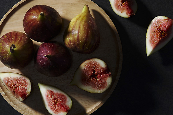 포토 JPG 스튜디오촬영 과일 자연 검은배경 단면 실내 건강 누끼 사람없음 농작물 하이앵글 여러개 신선 오브젝트 유기농 예방 무화과 나무쟁반 플랫레이 변비예방 국내포토 웰빙 뷰포인트 다수 백그라운드 농업 쟁반 내부 목재 검은색 플랫 생태계 변비 파일형식