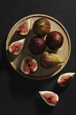 포토 JPG 스튜디오촬영 과일 자연 검은배경 단면 실내 건강 누끼 사람없음 농작물 하이앵글 여러개 신선 오브젝트 유기농 예방 무화과 나무쟁반 플랫레이 변비예방 국내포토 웰빙 뷰포인트 다수 백그라운드 농업 쟁반 내부 목재 검은색 플랫 생태계 변비 파일형식