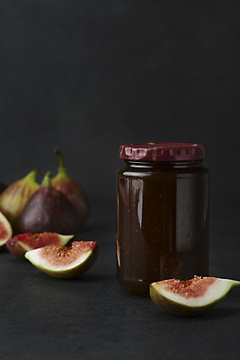 포토 JPG 스튜디오촬영 과일 자연 검은배경 단면 실내 건강 누끼 사람없음 아웃포커스 농작물 여러개 신선 오브젝트 유기농 예방 무화과 무화과잼 변비예방 국내포토 웰빙 다수 백그라운드 농업 촬영기법 내부 검은색 잼 생태계 변비 파일형식