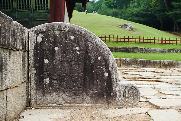포토 JPG 주간 한국전통 여행 유적지 풍경 사람없음 야외 여름 관광지 세계문화유산 문화재 역사 한국사 조선시대 영릉 정자각 조선왕릉 파주 파주삼릉 효순소황후 효장세자 향로계 신로 국내포토 자연요소 전통 계절 고건축 한국 경기도 왕릉 향로 파일형식 왕후 추존왕 향어로