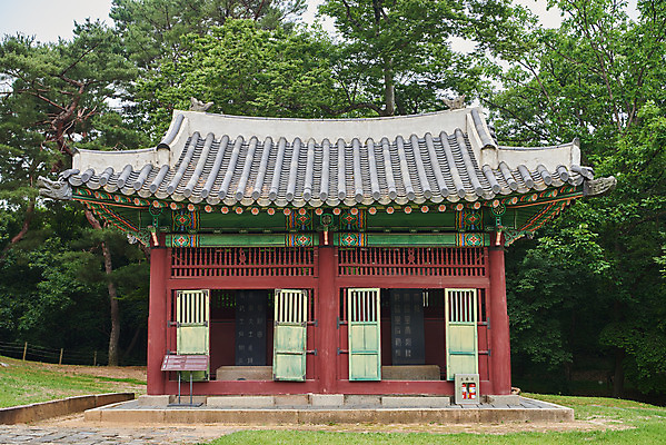 포토 JPG 주간 나무 한국전통 여행 유적지 풍경 사람없음 야외 여름 관광지 세계문화유산 문화재 역사 한국사 비석 조선시대 비각 영릉 조선왕릉 파주 파주삼릉 효순소황후 효장세자 국내포토 자연요소 식물 전통 계절 고건축 한국 경기도 왕릉 파일형식 왕후 추존왕