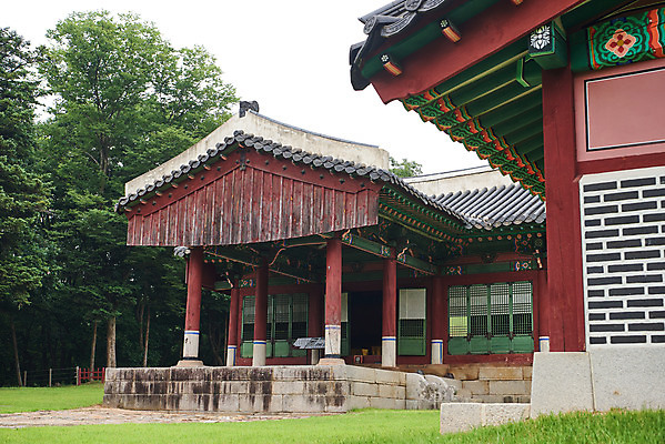 포토 JPG 주간 한국전통 여행 유적지 풍경 사람없음 야외 여름 관광지 세계문화유산 문화재 역사 한국사 조선시대 정자각 조선왕릉 파주 수복방 파주삼릉 성종 공혜왕후 순릉 국내포토 자연요소 전통 계절 고건축 한국 왕 경기도 왕릉 파일형식 왕후