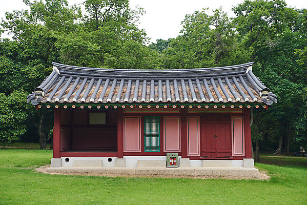 포토 JPG 주간 한국전통 여행 유적지 풍경 사람없음 야외 여름 관광지 세계문화유산 문화재 역사 한국사 조선시대 조선왕릉 파주 수복방 파주삼릉 성종 공혜왕후 순릉 국내포토 자연요소 전통 계절 고건축 한국 왕 경기도 왕릉 파일형식 왕후