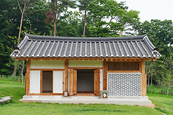 포토 JPG 주간 나무 한국전통 여행 유적지 풍경 사람없음 야외 여름 관광지 세계문화유산 문화재 역사 한국사 조선시대 조선왕릉 파주 수복방 파주삼릉 예종 장순왕후 공릉 국내포토 자연요소 식물 전통 계절 고건축 한국 왕 경기도 왕릉 파일형식 왕후