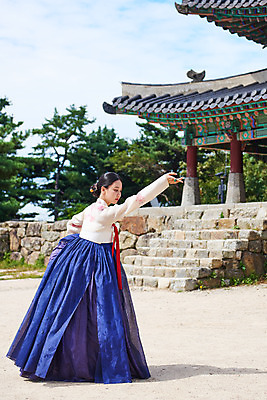 포토 JPG 주간 전신 구름 전통 여자 명절 문화 예술 하늘 한옥 기와 한명 서기 사람 20대 성인 야외 옆모습 손들기 공연 한국인 세계문화유산 문화재 가을 춤 전통의상 한복 전통무용 한국무용 남한산성 수어장대 성인여자한명만 국내포토 자연요소 1 한국전통 계절 기념일 뷰포인트 고건축 모션 문화예술 동양인 이벤트 청년 궁전 경기도 여자한명만 성인여자만 파일형식