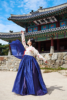 포토 JPG 주간 전신 구름 전통 여자 명절 문화 예술 하늘 팔벌리기 한옥 기와 한명 서기 사람 20대 성인 야외 옆모습 공연 한국인 세계문화유산 문화재 가을 춤 전통의상 한복 전통무용 한국무용 남한산성 수어장대 성인여자한명만 국내포토 자연요소 1 한국전통 계절 기념일 뷰포인트 고건축 모션 문화예술 동양인 이벤트 청년 궁전 경기도 여자한명만 성인여자만 파일형식