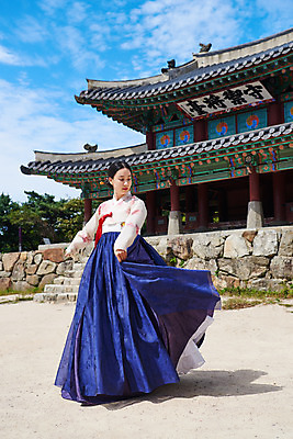 포토 JPG 주간 전신 구름 전통 여자 명절 문화 예술 하늘 한옥 기와 한명 서기 사람 20대 성인 야외 앞모습 공연 한국인 세계문화유산 문화재 가을 춤 전통의상 한복 전통무용 한국무용 남한산성 수어장대 성인여자한명만 국내포토 자연요소 1 한국전통 계절 기념일 뷰포인트 고건축 모션 문화예술 동양인 이벤트 청년 궁전 경기도 여자한명만 성인여자만 파일형식