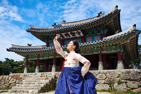 포토 JPG 주간 구름 전통 여자 명절 문화 예술 하늘 한옥 기와 한명 사람 상반신 20대 성인 야외 옆모습 손들기 공연 한국인 세계문화유산 문화재 가을 춤 전통의상 한복 전통무용 한국무용 남한산성 수어장대 성인여자한명만 국내포토 자연요소 1 한국전통 계절 기념일 뷰포인트 고건축 모션 문화예술 동양인 이벤트 청년 궁전 경기도 여자한명만 성인여자만 파일형식