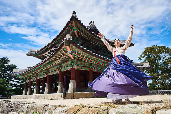 포토 JPG 주간 전신 구름 전통 여자 명절 문화 예술 하늘 팔벌리기 한옥 기와 한명 서기 사람 20대 성인 야외 앞모습 공연 한국인 세계문화유산 문화재 가을 춤 전통의상 한복 전통무용 한국무용 남한산성 수어장대 성인여자한명만 국내포토 자연요소 1 한국전통 계절 기념일 뷰포인트 고건축 모션 문화예술 동양인 이벤트 청년 궁전 경기도 여자한명만 성인여자만 파일형식