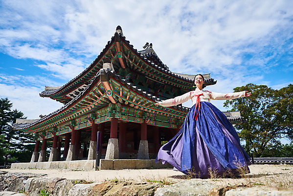 포토 JPG 주간 전신 구름 전통 여자 명절 문화 예술 하늘 팔벌리기 한옥 기와 한명 서기 사람 20대 성인 야외 앞모습 공연 한국인 세계문화유산 문화재 가을 춤 전통의상 한복 전통무용 한국무용 남한산성 수어장대 성인여자한명만 국내포토 자연요소 1 한국전통 계절 기념일 뷰포인트 고건축 모션 문화예술 동양인 이벤트 청년 궁전 경기도 여자한명만 성인여자만 파일형식