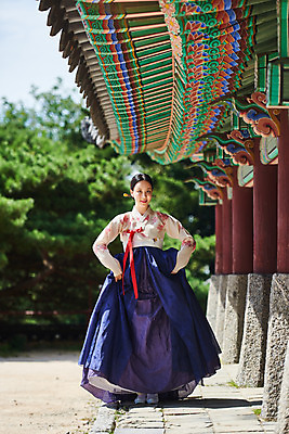 포토 JPG 주간 전신 전통 여자 명절 문화 예술 한옥 기와 한명 서기 사람 20대 성인 야외 앞모습 공연 한국인 세계문화유산 문화재 가을 춤 잡기 전통의상 한복 전통무용 한국무용 남한산성 수어장대 성인여자한명만 국내포토 자연요소 1 한국전통 계절 기념일 뷰포인트 고건축 모션 문화예술 동양인 이벤트 청년 궁전 경기도 여자한명만 성인여자만 파일형식