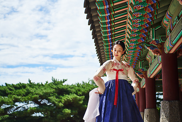포토 JPG 주간 구름 전통 여자 명절 문화 예술 하늘 한옥 기와 한명 들기 사람 상반신 20대 성인 야외 앞모습 공연 한국인 세계문화유산 문화재 가을 춤 전통의상 한복 전통무용 한국무용 남한산성 수어장대 성인여자한명만 국내포토 자연요소 1 한국전통 계절 기념일 뷰포인트 고건축 모션 문화예술 동양인 이벤트 청년 궁전 경기도 여자한명만 성인여자만 파일형식