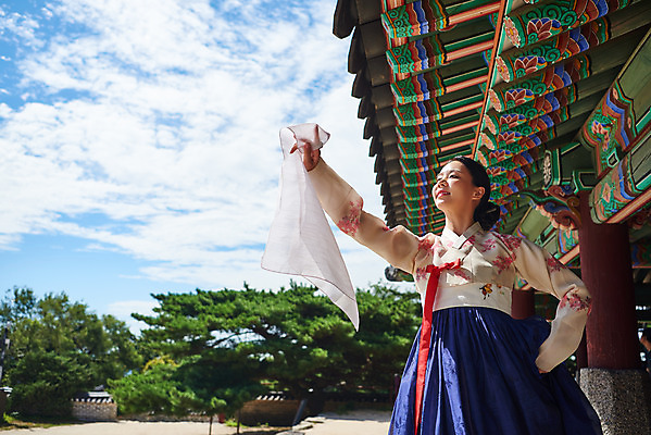 포토 JPG 주간 구름 전통 여자 명절 문화 예술 하늘 한옥 기와 한명 서기 들기 사람 상반신 20대 성인 야외 앞모습 공연 한국인 세계문화유산 문화재 가을 춤 전통의상 한복 전통무용 한국무용 남한산성 수어장대 성인여자한명만 국내포토 자연요소 1 한국전통 계절 기념일 뷰포인트 고건축 모션 문화예술 동양인 이벤트 청년 궁전 경기도 여자한명만 성인여자만 파일형식
