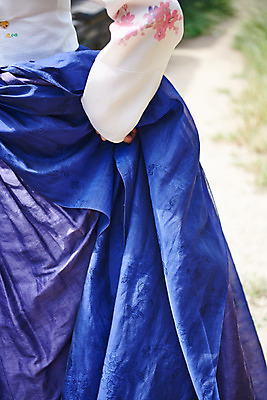 포토 JPG 주간 전통 여자 명절 문화 예술 한옥 기와 한명 서기 사람 20대 성인 야외 공연 한국인 세계문화유산 문화재 하반신 가을 춤 전통의상 한복 전통무용 한국무용 남한산성 수어장대 성인여자한명만 국내포토 자연요소 1 한국전통 계절 기념일 고건축 모션 문화예술 동양인 이벤트 청년 궁전 경기도 여자한명만 성인여자만 파일형식