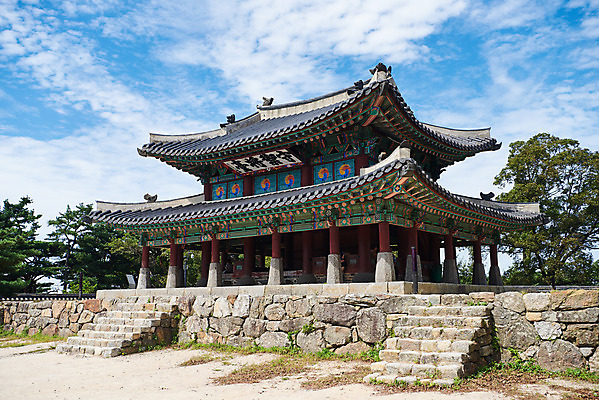 포토 JPG 주간 구름 한국전통 하늘 기와 풍경 사람없음 야외 세계문화유산 문화재 가을 남한산성 수어장대 국내포토 자연요소 전통 계절 한국 궁전 경기도 파일형식