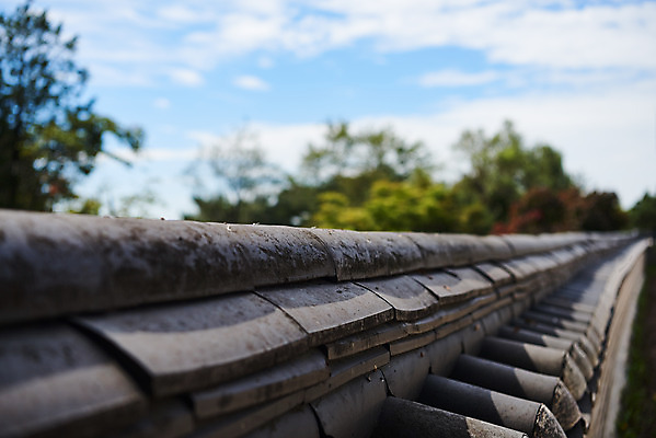 포토 JPG 주간 구름 한국전통 하늘 기와 풍경 근접촬영 사람없음 야외 아웃포커스 세계문화유산 문화재 가을 성벽 남한산성 수어장대 국내포토 자연요소 전통 계절 뷰포인트 한국 촬영기법 궁전 경기도 파일형식