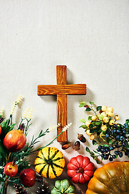 포토 JPG 스튜디오촬영 열매 꽃 기독교 십자가 호박 실내 사람없음 하이앵글 교회 가을 오브젝트 흰배경 감성 석류 추수감사절 플랫레이 국내포토 식물 계절 종교 뷰포인트 백그라운드 컨셉 채소 과일 종교건축 내부 건물 흰색 플랫 파일형식