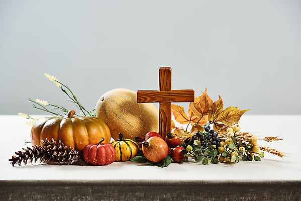 포토 JPG 스튜디오촬영 열매 기독교 십자가 단풍 낙엽 호박 실내 사람없음 교회 가을 오브젝트 흰배경 보리 감성 추수감사절 국내포토 식물 계절 종교 백그라운드 컨셉 잎 채소 종교건축 곡류 내부 건물 흰색 파일형식