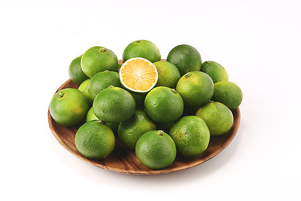 포토 JPG 스튜디오촬영 과일 자연 단면 실내 건강 누끼 사람없음 농작물 여러개 신선 오브젝트 흰배경 유기농 비타민 나무쟁반 신맛 청귤 감기예방 국내포토 웰빙 다수 백그라운드 농업 쟁반 내부 목재 흰색 맛 생태계 예방 영양소 파일형식