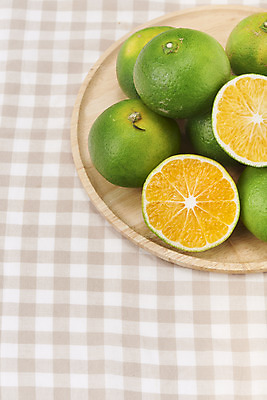 포토 JPG 스튜디오촬영 과일 자연 단면 실내 건강 누끼 사람없음 농작물 여러개 신선 천 오브젝트 유기농 비타민 나무쟁반 신맛 청귤 감기예방 국내포토 웰빙 다수 농업 쟁반 내부 목재 직물 맛 생태계 예방 영양소 파일형식