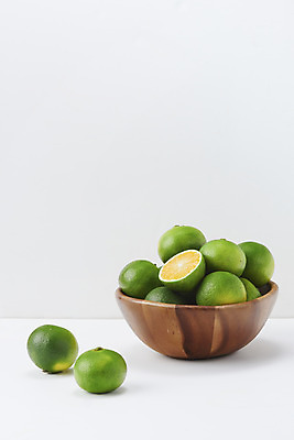 포토 JPG 스튜디오촬영 과일 자연 단면 실내 건강 누끼 사람없음 농작물 여러개 신선 오브젝트 흰배경 유기농 비타민 나무그릇 신맛 청귤 감기예방 국내포토 그릇 웰빙 다수 백그라운드 농업 내부 목재 흰색 맛 생태계 예방 영양소 파일형식