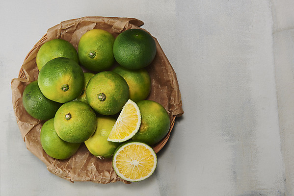 포토 JPG 스튜디오촬영 과일 자연 회색배경 단면 실내 건강 누끼 사람없음 농작물 하이앵글 여러개 신선 오브젝트 유기농 비타민 신맛 플랫레이 라탄접시 청귤 감기예방 국내포토 접시 웰빙 뷰포인트 다수 백그라운드 농업 내부 회색 플랫 맛 생태계 예방 영양소 파일형식