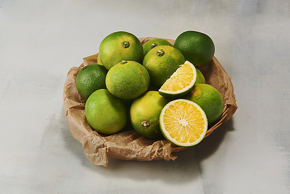 포토 JPG 스튜디오촬영 과일 자연 회색배경 단면 실내 건강 누끼 사람없음 농작물 여러개 신선 오브젝트 유기농 비타민 신맛 라탄접시 청귤 감기예방 국내포토 접시 웰빙 다수 백그라운드 농업 내부 회색 맛 생태계 예방 영양소 파일형식