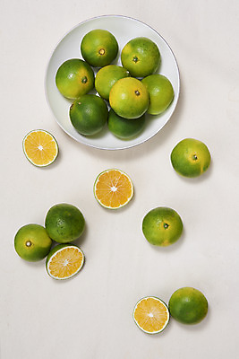 포토 JPG 스튜디오촬영 접시 과일 자연 단면 실내 건강 누끼 사람없음 농작물 하이앵글 여러개 신선 오브젝트 흰배경 유기농 비타민 신맛 플랫레이 청귤 감기예방 국내포토 식기 웰빙 뷰포인트 다수 백그라운드 농업 내부 흰색 플랫 맛 생태계 예방 영양소 파일형식