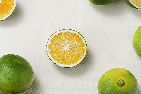 포토 JPG 스튜디오촬영 과일 자연 단면 실내 건강 누끼 사람없음 농작물 하이앵글 여러개 신선 오브젝트 흰배경 유기농 비타민 신맛 플랫레이 청귤 감기예방 국내포토 웰빙 뷰포인트 다수 백그라운드 농업 내부 흰색 플랫 맛 생태계 예방 영양소 파일형식