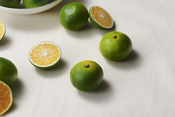 포토 JPG 스튜디오촬영 과일 자연 단면 실내 건강 누끼 사람없음 농작물 여러개 신선 오브젝트 흰배경 유기농 비타민 신맛 청귤 감기예방 국내포토 웰빙 다수 백그라운드 농업 내부 흰색 맛 생태계 예방 영양소 파일형식